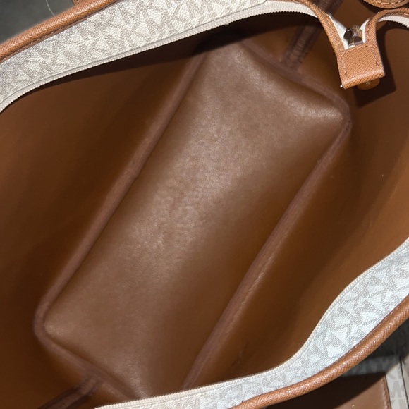 Michael Kors Tote and Wallet Set - Picture 4 of 7